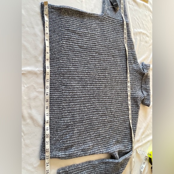 Lucky Brand NWT. L cropped comfy sweater beautiful blues soft - Picture 9 of 9